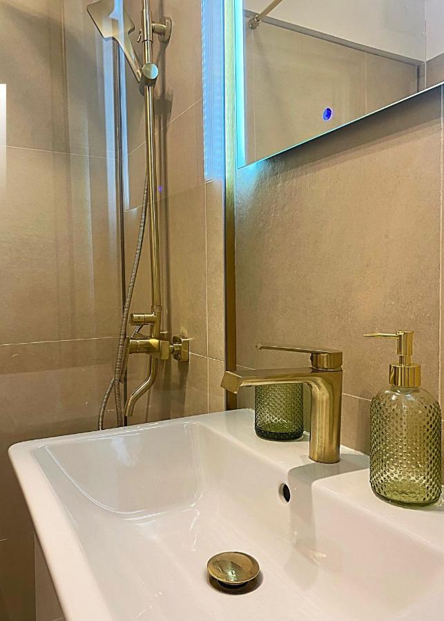 Mina City Center Apartment Amzei บูคาเรสต์ ภายนอก รูปภาพ